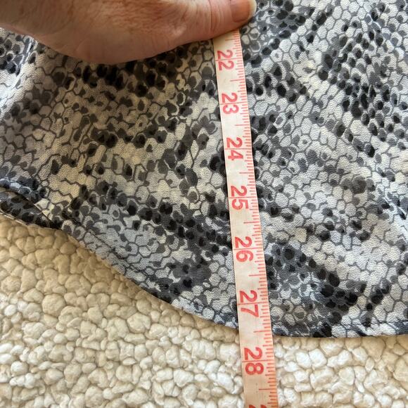 Banana Republic Black White Snake Print Blouse Small - Picture 10 of 10